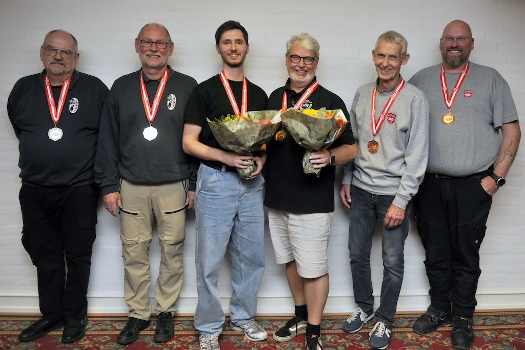 Medaljetagerne i Sport-klassen – f.v. Peter Carlsson/Michael Lauritsen (sølv), Torben Weber Andersen/Frederik Weber Wellendorf (guld) og Peter Hansen/Hans Christian Graulund Jensen (bronze).
(Foto: Morten Alstrup)